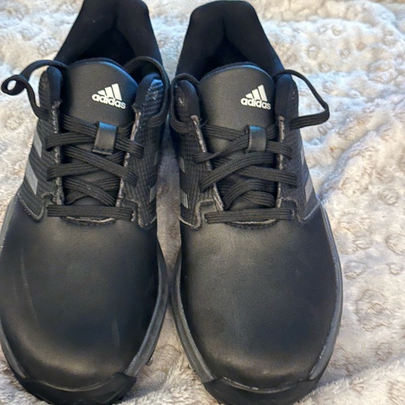 Adidas Youth golf shoes, only worn a couple of times. Size 2.5 - Picture 1 of 4
